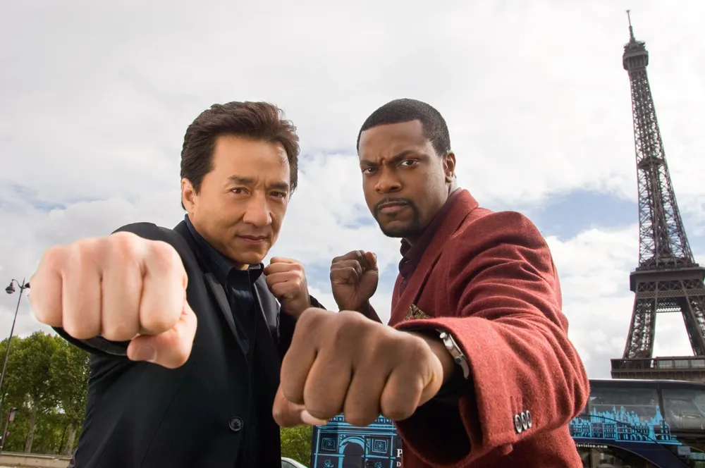 Paramount confirma la producción de "Rush Hour 4" por presión de Donald Trump|Foto: GoodFon La cuarta entrega de la franquicia de comedia y acción, estancada por años en desarrollo, habría recibido un impulso decisivo luego de que Donald Trump intercediera ante un alto accionista del estudio en nombre del director Brett Ratner.