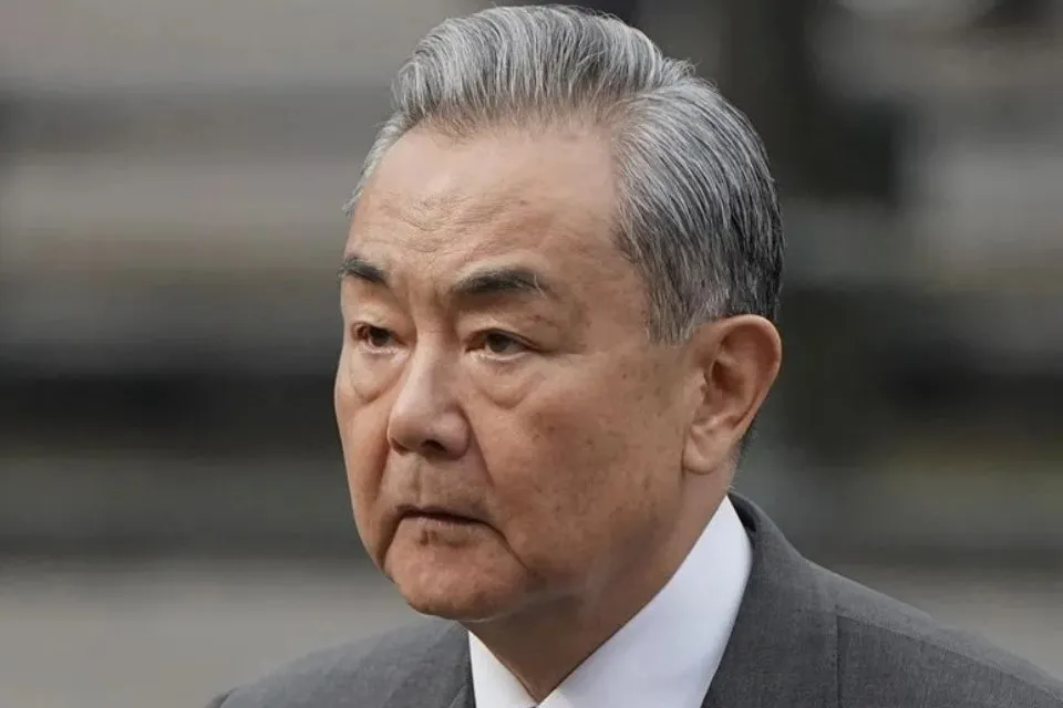 El ministro de Exteriores de China, Wang Yi|Foto: EFE/EPA/Alexander Zemlianichenko El canciller de China le pide a EEUU «seriedad» y que cumpla lo acordado 