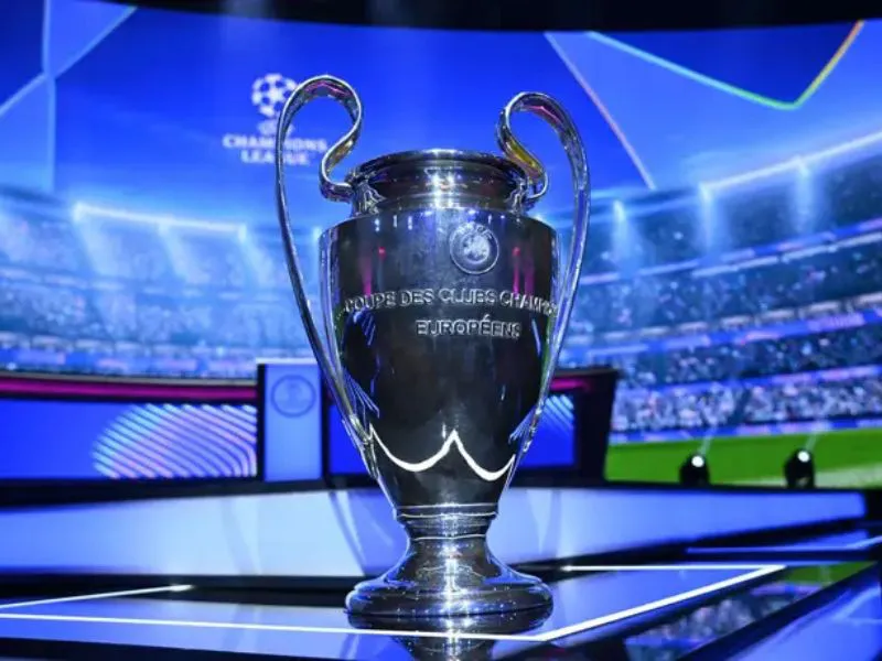 El trofeo de la Liga de Campeones durante el sorteo de la fase de liga 25-26|Foto: Europa Press/William Cannarella Champions League 2025-2026: Barça, Real Madrid, Atlético, Athletic y Villarreal ya conocen a sus ocho rivales