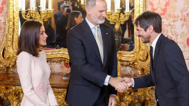 los-reyes-felipe-vi-y-letizia-reciben-al-ministro-de-cultura-ernest-urtasun-antes-del-almuerzo-en-el-palacio-real