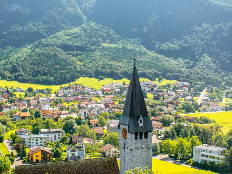300 ofertas de empleo para españoles en el país más rico de Europa, Liechtenstein Liechtenstein publica 300 vacantes para españoles vía EURES. Salarios competitivos, permiso obligatorio y ventajas fiscales. Consulta requisitos y ofertas 