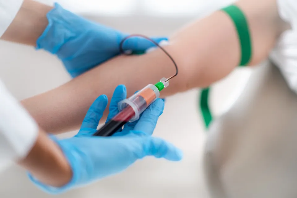Sacar sangre - hospital - enfermo- tratamiento 