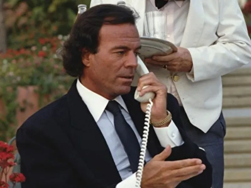 mensajes-whatsapp-afectuosos-julio-iglesias-fisioterapeuta-denuncia|Foto: OK Diario  Revelados los mensajes de WhatsApp que la empleada envió a Julio Iglesias tras las supuestas agresiones. OK Diario destapa el tono afectuoso de la denunciante