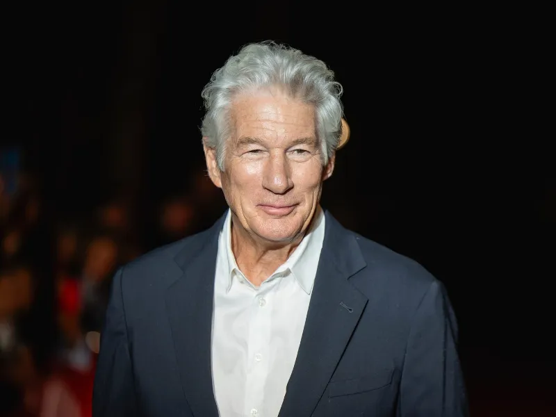 richard-gere-alejandra-silva-proyecto-sin-hogar|Foto: Men's Health Richard Gere y su esposa Alejandra Silva impulsan un proyecto para acabar con la falta de vivienda en España
