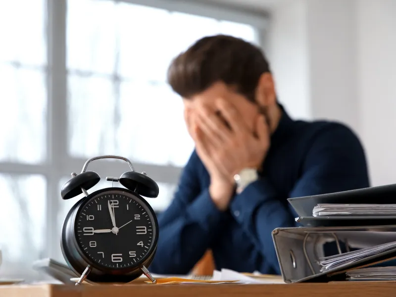 Los problemas de salud mental son la principal causa de baja laboral entre los jóvenes La salud mental lidera las bajas laborales con un aumento del 490% en síntomas emocionales entre 2018 y 2024