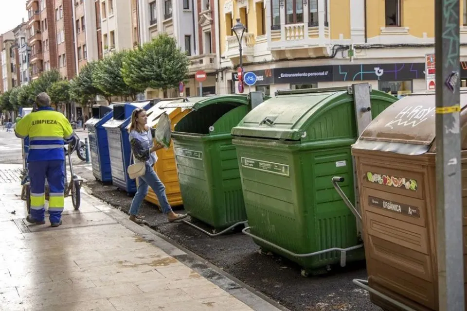 Nueva tasa de basuras|Foto: EFE/Raquel Manzanares Nueva tasa de basuras ya es obligatoria para municipios de más de 5.000 habitantes