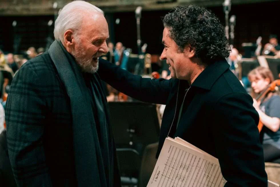 El actor Anthony Hopkins y Gustavo Dudamel juntos en grabación del álbum "Life is a dream" | Foto: Charlie Grey 