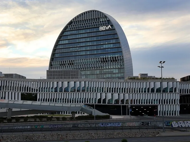 bbva-promocion-navidad-nuevos-clientes|Foto: Wikipedia  BBVA lanza una promoción navideña para nuevos clientes en España: hasta 760 euros en recompensas durante el primer año  