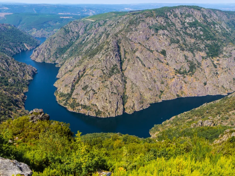 Guía para visitar la Ribeira Sacra: cañones, monasterios y vino