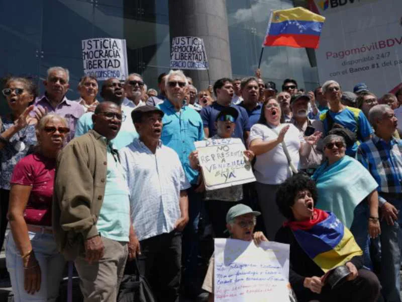Concentración de manifestantes opositores ante la sede de la ONU en Caracas|Foto: AP News