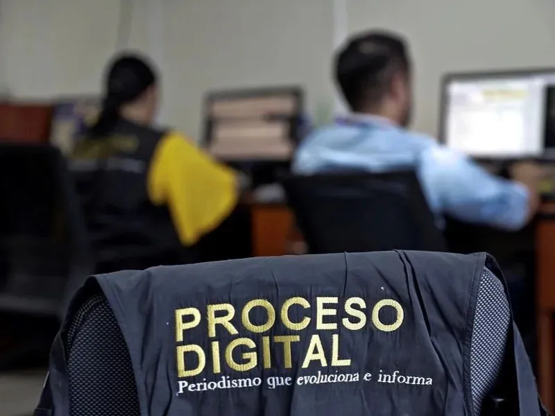 Periodistas superan a la IA en credibilidad informativa, según estudio en España|Foto: EFE/ Gustavo Amador Un estudio revela que el 56% de los españoles confía más en periodistas que en IA como verificadores de noticias