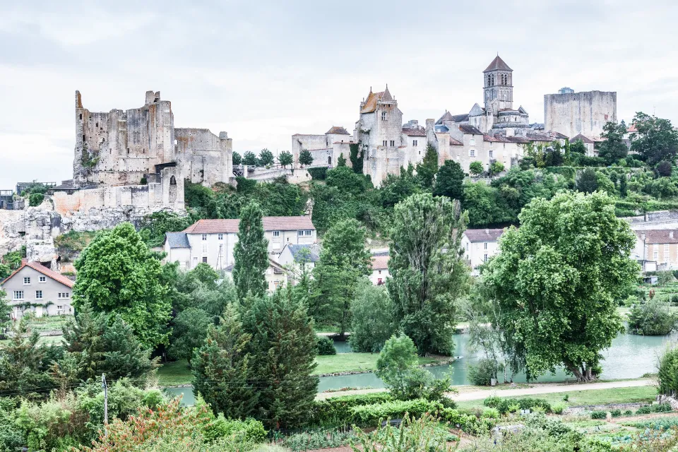 Chauvigny del Grand Poitiers en Francia  La Vienne: el rincón secreto de Francia para una escapada tranquila 
