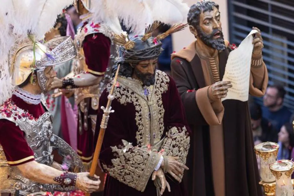 El Señor de la Sentencia, de la Hermandad de la Macarena|Foto: ABC/Vanessa Gómez Madrugada de la Semana Santa de Sevilla: itinerarios y horarios 