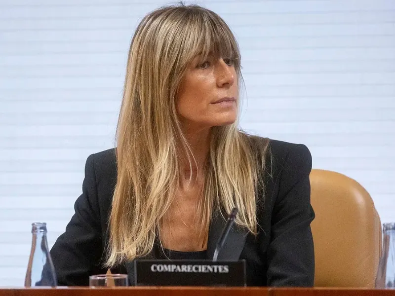 audiencia-madrid-revoca-correos-begona-gomez|Foto: Europa Press La Audiencia Provincial de Madrid revoca la orden del juez Peinado de analizar los correos de Begoña Gómez, esposa de Pedro Sánchez, al considerar que la medida carecía de justificación y vulneraba principios legales básicos