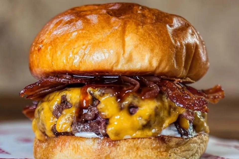 La mejor hamburguesa del mundo 2025 es española|Foto: El Economista/Hundred La mejor hamburguesa del mundo 2025 es española por segundo año consecutivo