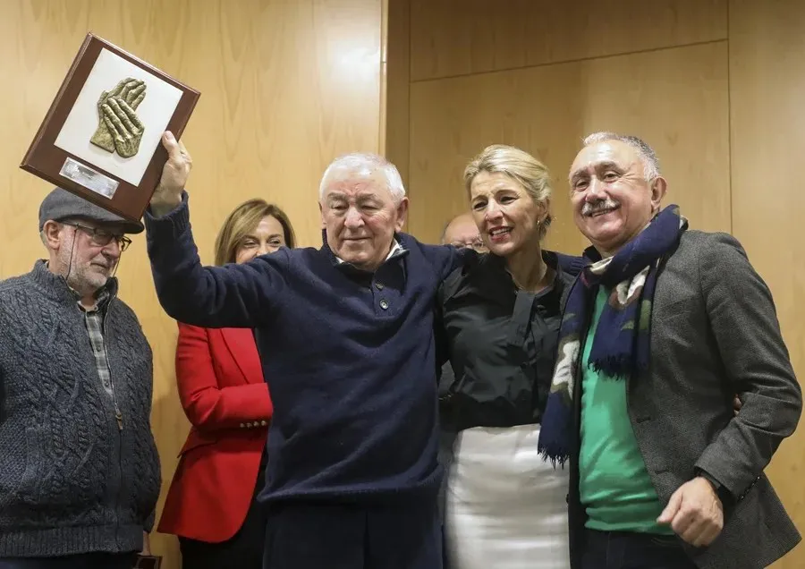 La ministra de Trabajo, Yolanda Díaz, junto a su padre, Suso Díaz|Foto: EFE/Xoán Rey Fallece a los 80 años el sindicalista Suso Díaz, padre de Yolanda Díaz
 