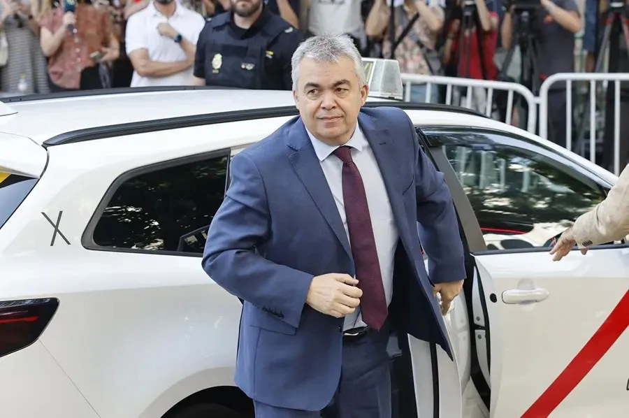 El ex secretario de organización del PSOE Santos Cerdán|Foto: EFE/Sergio Pérez La Fiscalía se opone a excarcelar a Santos Cerdán por persistir el riesgo de destrucción de pruebas