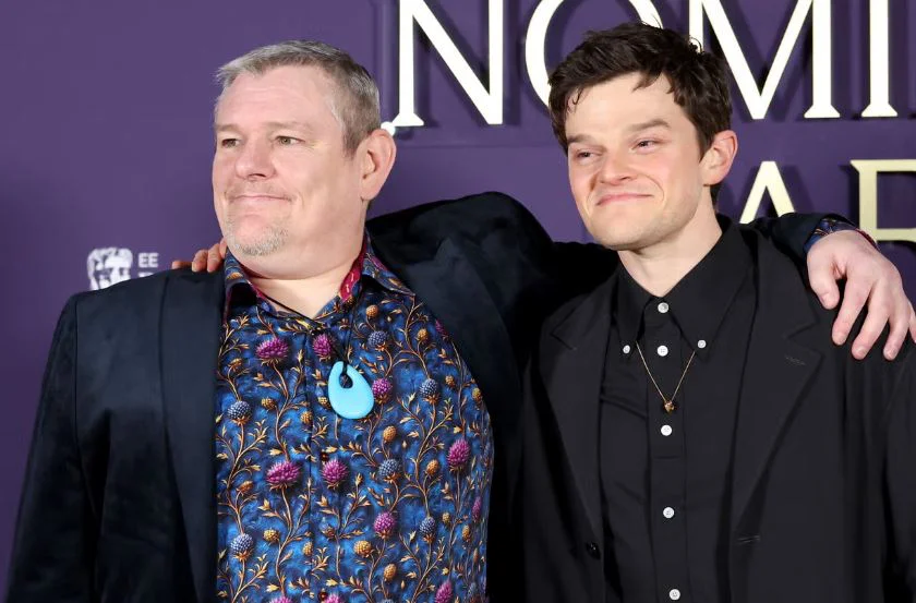 El activista John Davidson y Robert Aramayo, quien lo interpreta en ‘I Swear’ | Foto: Getty