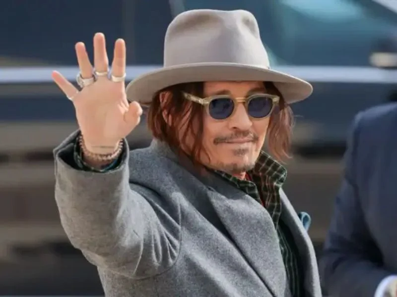 johnny-depp-saludando-a-los-medios-de-comunicacion-en-un-evento-de-cine|Foto: GTRES 