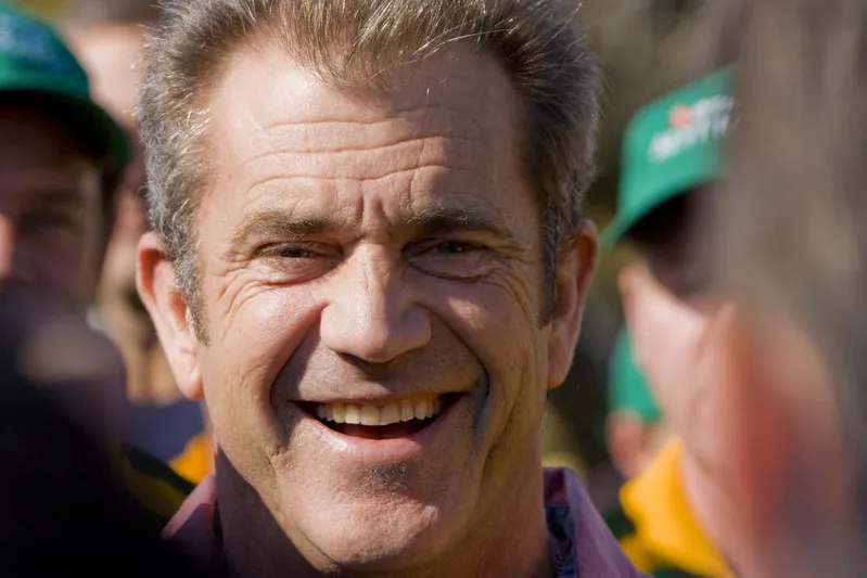 Mel Gibson, uno de los tres "Embajadores de Hollywood" nombrados por Donald Trump|Foto: Flickr / Kim Davies Donald Trump nombró a Stallone, Gibson y Voight como "embajadores de Hollywood", pero tras 100 días su rol sigue sin claridad, generando escepticismo en la industria por la falta de acciones concretas.