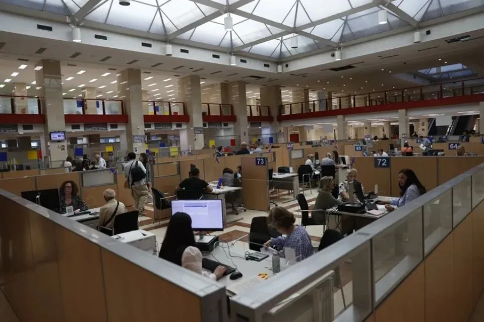 La sala de atención presencial de la declaración de la renta|Foto: EFE/Fernando Alvarado Hacienda prevé regresar 14.908 millones en una campaña con 24,9 millones de declaraciones