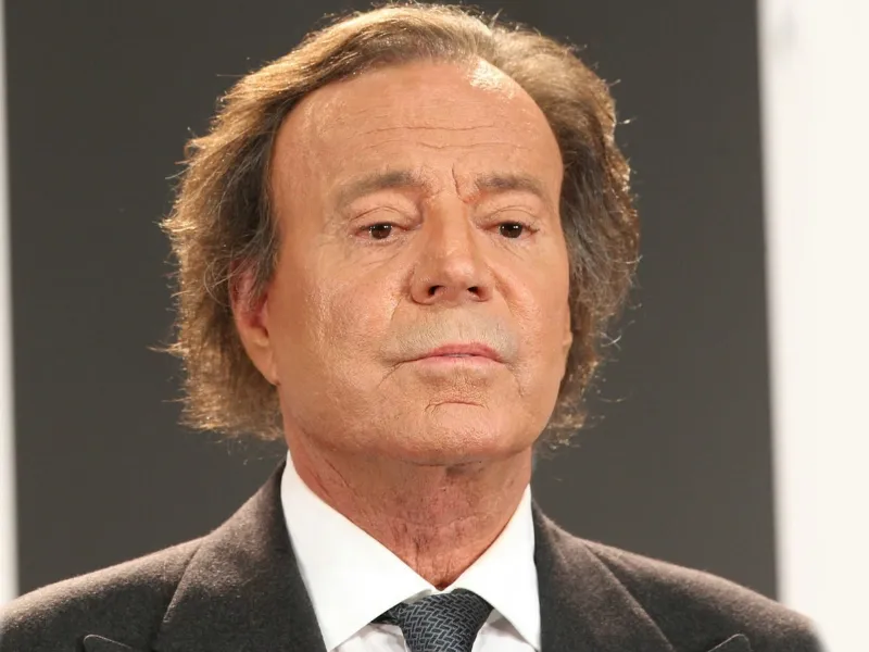 julio-iglesias-comunicado-oficial-acusaciones-abuso-sexual-exempleadas|Foto: El Español  Julio Iglesias rompe su silencio tras las acusaciones de abuso sexual y control ginecológico a sus empleadas. El cantante tilda de "falsos" los testimonios
