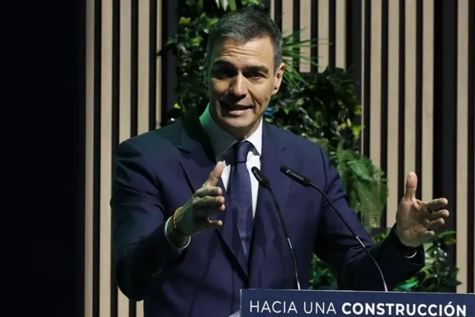 El presidente del Gobierno, Pedro Sánchez|Foto: EFE/JJ.Guillén Sánchez anuncia que el Perte de vivienda contará con 1.300 millones de inversión