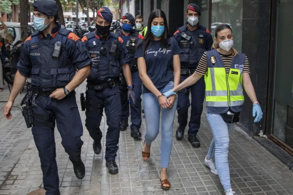 Una de las personas detenidas en 2020- pisos turísticos ilegales- Foto: La Vanguardia/Mané Espinosa