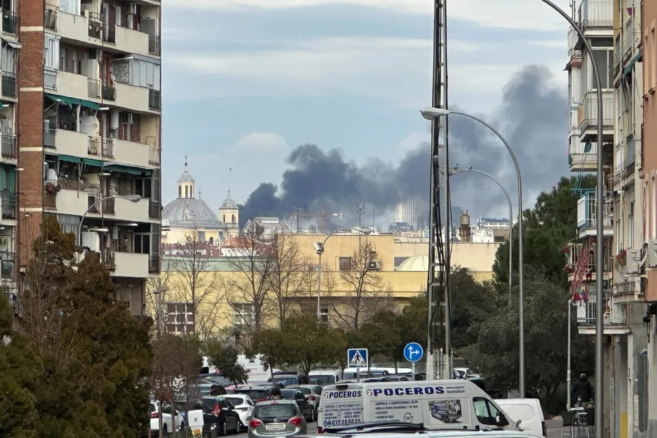 Columna de humo sobre Madrid Foto: Público 