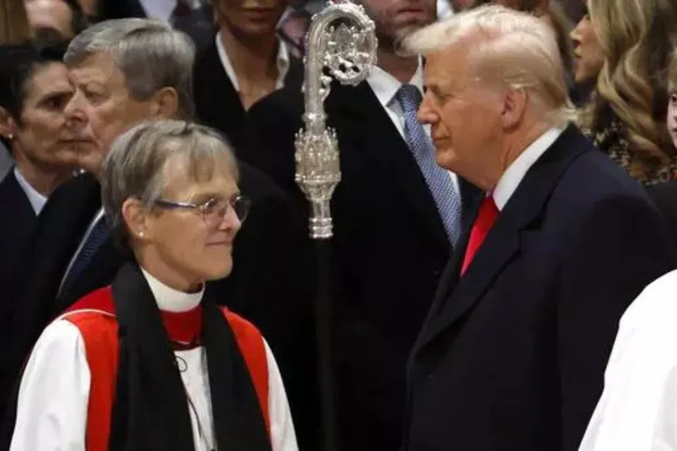 obispa Mariann Edgar Budde y el presidente de Estados Unidos, Donald Trump- El Diario.es/Chip Somodevilla/Getty Images La obispa Mariann Edgar Budde y el presidente de Estados Unidos, Donald Trump, durante el Servicio Nacional de Oración en la Catedral Nacional de Washington el 21 de enero de 2025 en Washington, DC. Chip Somodevilla/Getty Images