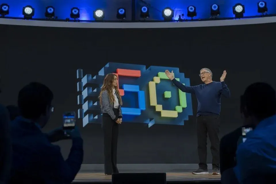 El cofundador de Microsoft Bill Gates|Foto: EFE/Angel Colmenares Bill Gates proyecta el futuro con la IA como una compañera en el 50 aniversario de Microsoft