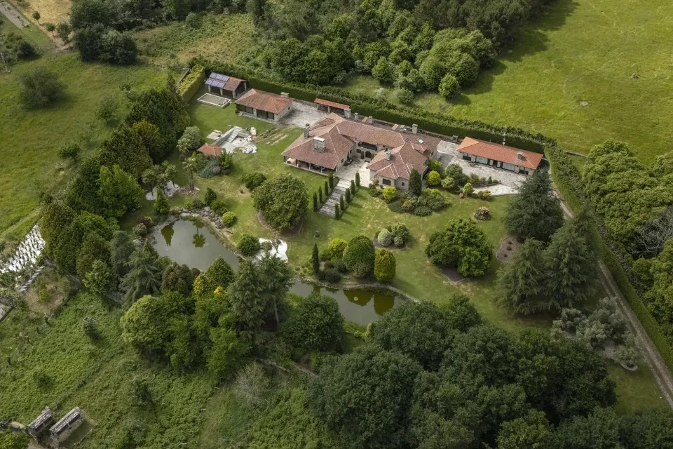 La vivienda de Julio Iglesias en Piñor (Ourense)|Foto: EFE/Brais Lorenzo Julio Iglesias ha comprado una casa en un pueblo de Galicia