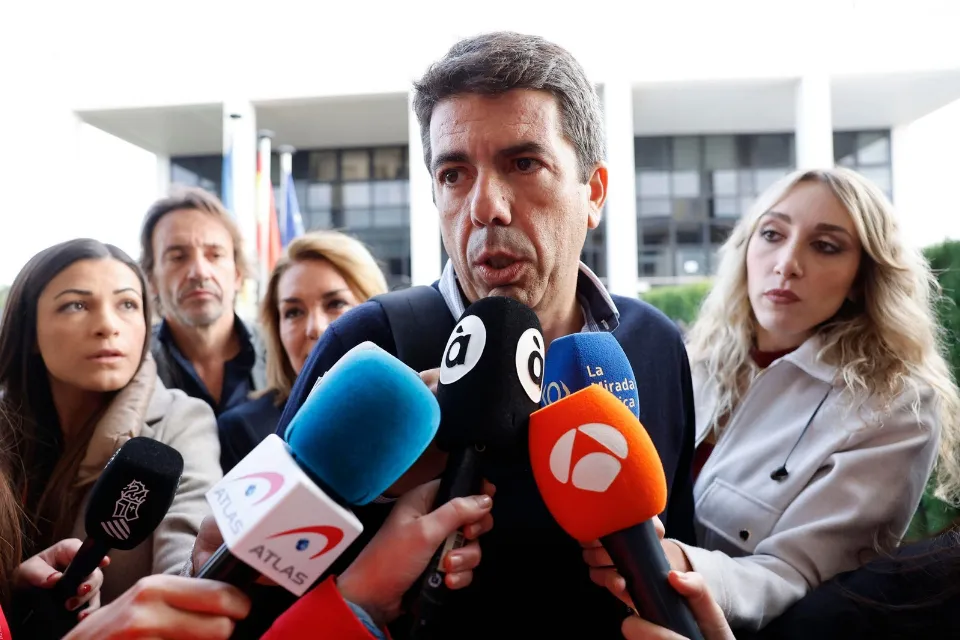 El president de la Generalitat, Carlos Mazón|Foto: EFE Villar López La jueza de la Dana imputa a la exconsellera Salomé Pradas y rechaza investigar a Mazón
