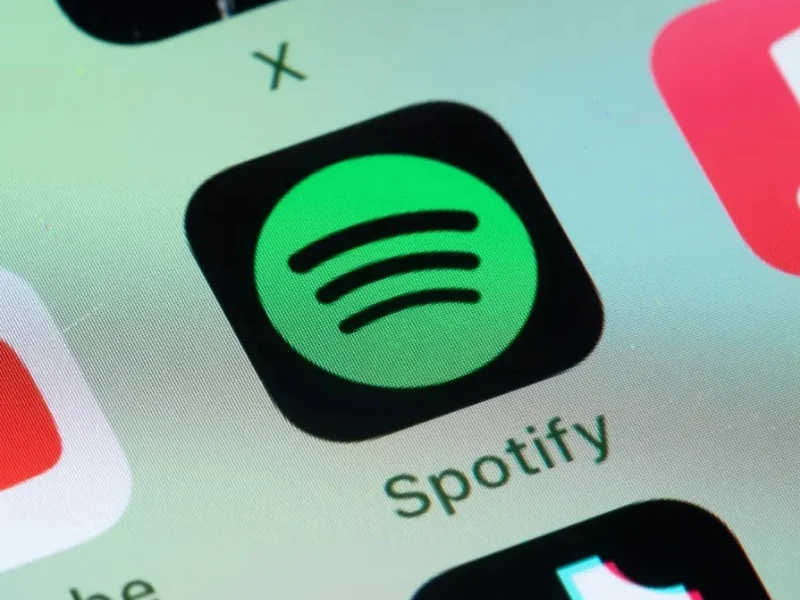 logotipo-de-spotify-brillando-en-pantalla-de-smartphone|Foto: Marca