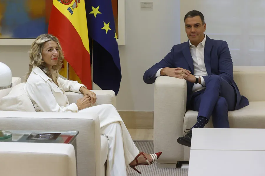 El presidente del Gobierno, Pedro Sánchez, y la ministra de Trabajo, Yolanda Díaz|Foto: EFE/Juan Carlos Hidalgo Pedro Sánchez y Yolanda Díaz acuerdan impulsar una ley para el embargo de armas a Israel