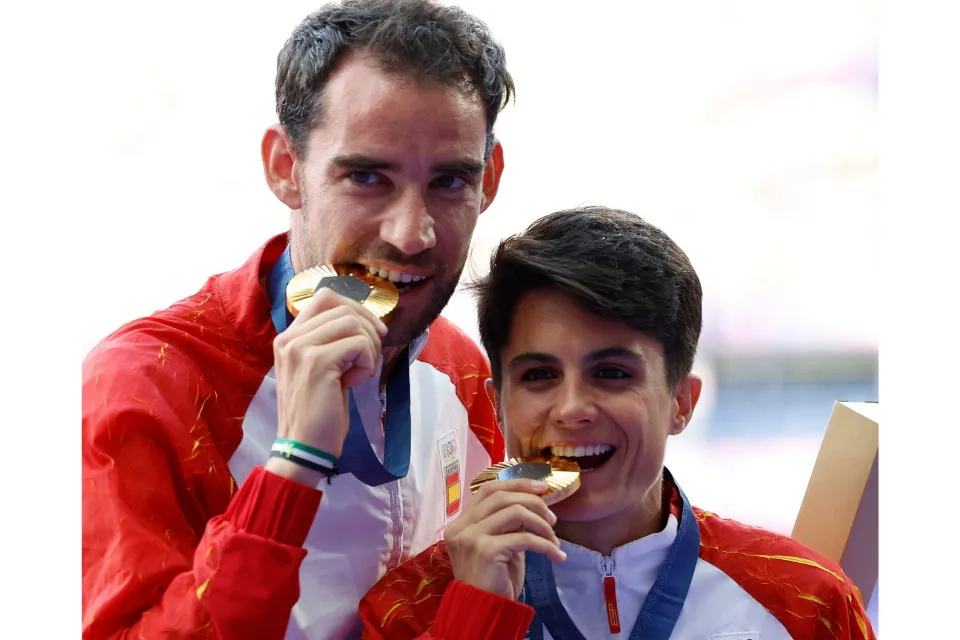 Atletas Alvaro Martín y María Pérez- campeones olímpicos de París - EFE/EPA/Franck Robichon Los marchadores Alvaro Martín y María Pérez tras proclamarse campeones olímpicos en París.EFE/EPA/FRANCK ROBICHON