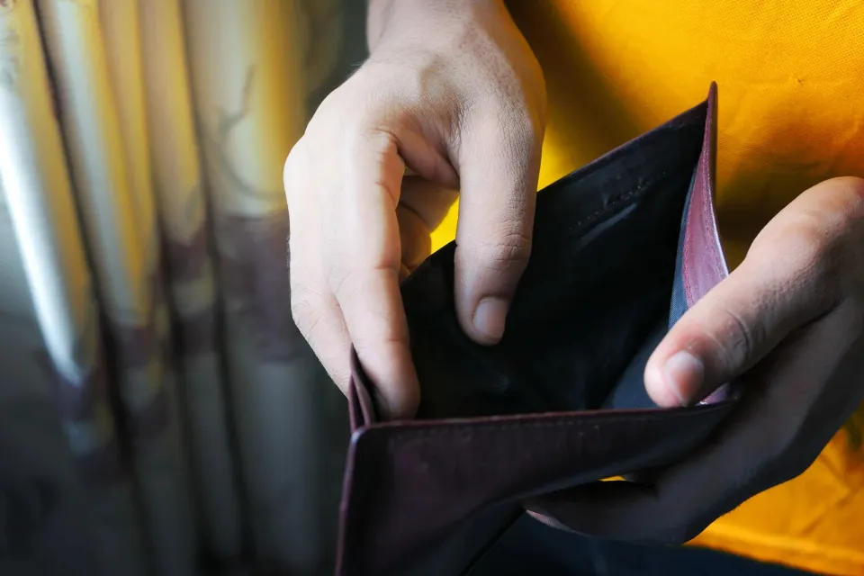 "Pobreza laboral" en España: el reto de aumentar la intensidad laboral más allá del salario mínimo "Pobreza laboral" en España: el reto de aumentar la intensidad laboral más allá del salario mínimo
