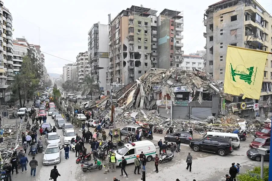El pueblo libanés celebra el alto el fuego con Israel, en el distrito de Dahieh, en el sur de Beirut. EFE-EPA-Wael Hamzeh