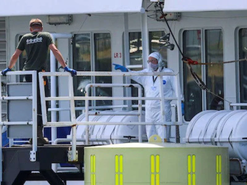 embarcacion-mv-hondius-atracada-en-el-puerto-con-protocolo-sanitario|Foto: Reuters 