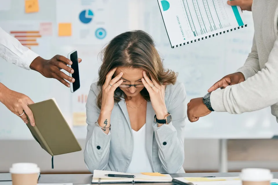 Es importante desconectar del trabajo  Desconectar también es salud: cómo frenar la adicción al trabajo 
